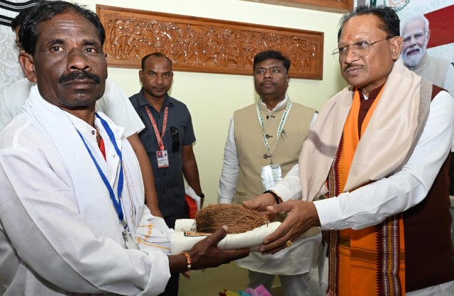 bastar-honored-by-cm-saay-2024.jpg