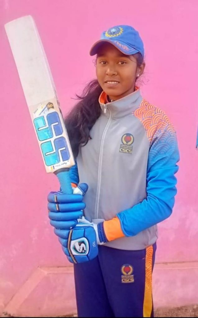 bcci-under-19-trophy-jashpur-girl.jpeg