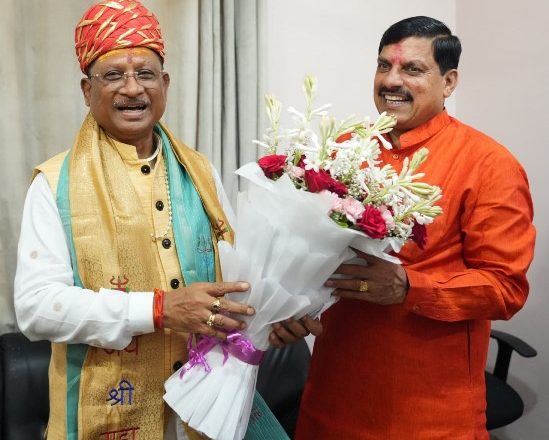 मुख्यमंत्री विष्णु देव साय ने मध्यप्रदेश के मुख्यमंत्री डॉ. यादव को दी रक्षाबंधन और सावन सोमवार की बधाई