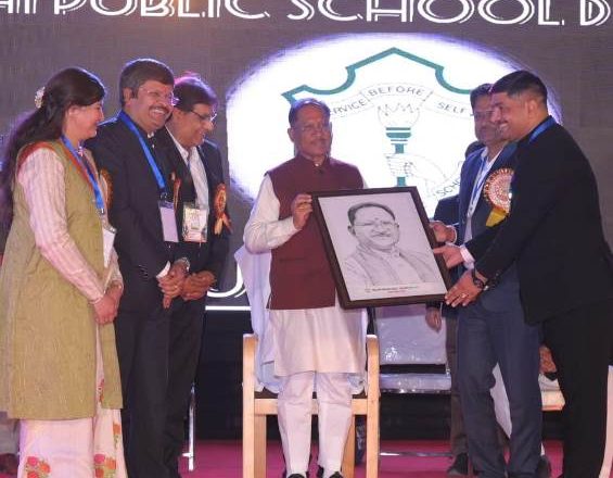 मुख्यमंत्री दिल्ली पब्लिक स्कूल के वार्षिकोत्सव अनुभव 2024 में हुए शामिल, कहा ‘आधुनिक ज्ञान विज्ञान के साथ ही स्कूली बच्चे प्राचीन सांस्कृतिक ज्ञान और मूल्यों से भी हों परिचित’