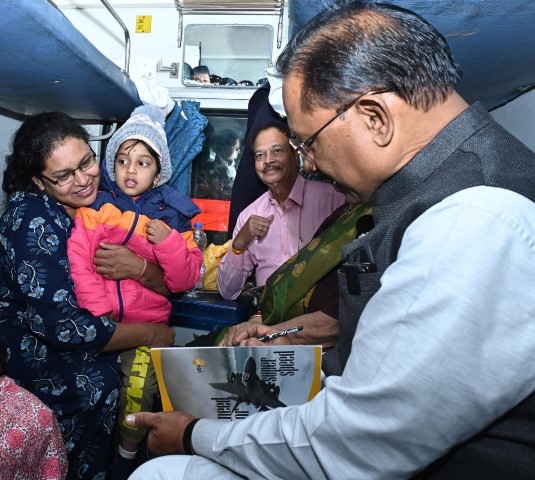 cm-saay-travels-on-train-2024.jpeg