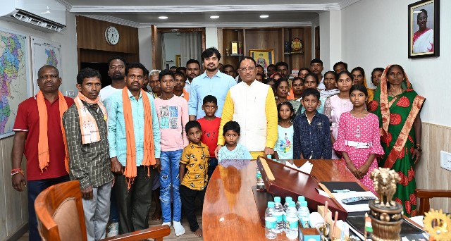जशपुर : मुख्यमंत्री विष्णु देव साय से कुनकुरी विधानसभा के ग्रामीणों ने की सौजन्य मुलाकात
