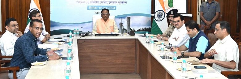 कलेक्टर कॉन्फ्रेंस में मुख्यमंत्री ने जनहित में संचालित कार्यों की समीक्षा की : संवेदनशीलता और जवाबदेही के साथ काम करें