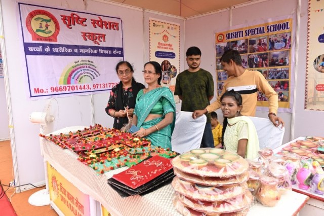 रायपुर : दिव्य कला मेला : दिव्यांग उद्यमियों के सामर्थ्य को सशक्त करता एक मंच, बीटीआई ग्राउंड में 17 अगस्त से 23 अगस्त तक आयोजित है यह मेला