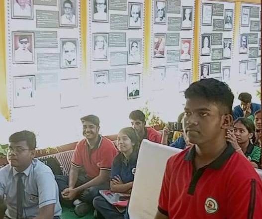 जनसम्पर्क की छायाचित्र प्रदर्शनी बनी आकर्षण का केन्द्र : स्वतंत्रता संग्राम सेनानियों के जीवनवृत्त और शासन की योजनाओं का किया जा रहा टाउन हॉल में प्रदर्शन