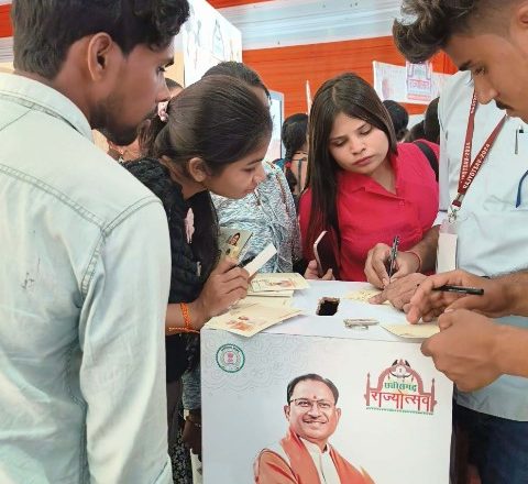 रायपुर : जनसंपर्क विभाग की प्रदर्शनी में क्विज ट्रिविया, स्क्रीन पर 90 सेकंड में देना है 20 सवालों के जवाब