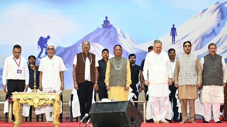 मुख्यमंत्री विष्णु देव साय जैन समाज के सिद्धिशिखर विजय उत्सव में हुए शामिल