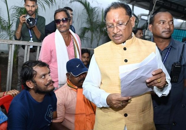 रायपुर : सागर को मिलेगा कृत्रिम हाथ, जनदर्शन में मुख्यमंत्री ने दिए निर्देश