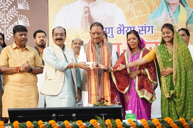 मुख्यमंत्री विष्णु देव साय ने तीजा के अवसर पर दी बड़ी सौगात, 70 लाख महिलाओं को मिली महतारी वंदन योजना की सातवीं किस्त