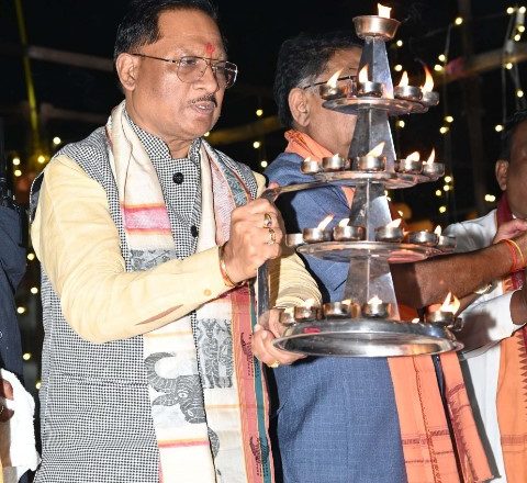 मुख्यमंत्री विष्णु देव साय मां महानंदा चित्रोत्पला गंगा महानदी महाआरती महोत्सव-2024 में हुए शामिल