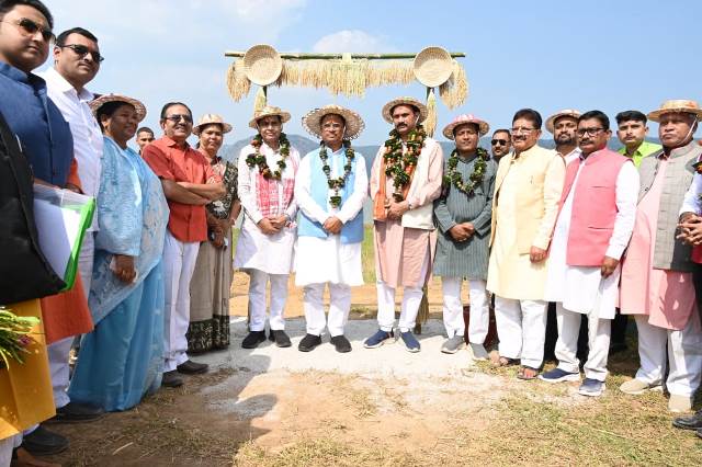 सरगुजा क्षेत्र आदिवासी विकास प्राधिकरण की मयाली में हो रही है बैठक
