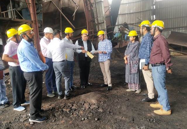सरगुजा के एलुमिना प्लांट में हुए हादसे में पीड़ित परिवारों को कंपनी द्वारा 15-15 लाख रूपए की राशि मुआवजा में दी जाएगी