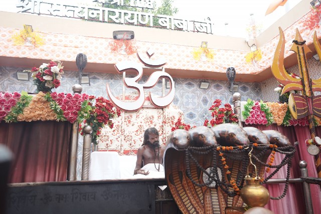 रायपुर : श्री श्री 108 श्री सत्यनारायण बाबा धाम कोसमनारा में दर्शन के लिए पहुंचे मुख्यमंत्री विष्णु देव साय