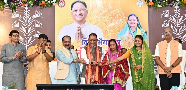‘विष्णु भैया संग तीजा-पोरा, महतारी वंदन तिहार’ का भव्य आयोजन, धूमधाम से मनाया गया छत्तीसगढ़ का पारंपरिक त्योहार तीजा, पोरा