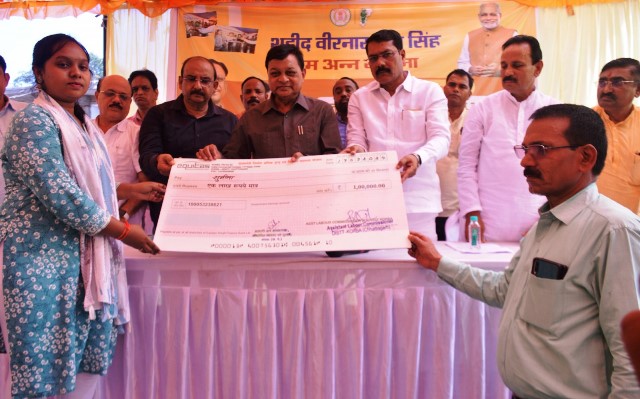 विष्णु सरकार में श्रमिकों का भरोसा फिर लौटा, हर श्रमिक तक पहुंच रही योजना : श्रम मंत्री लखन लाल देवांगन
