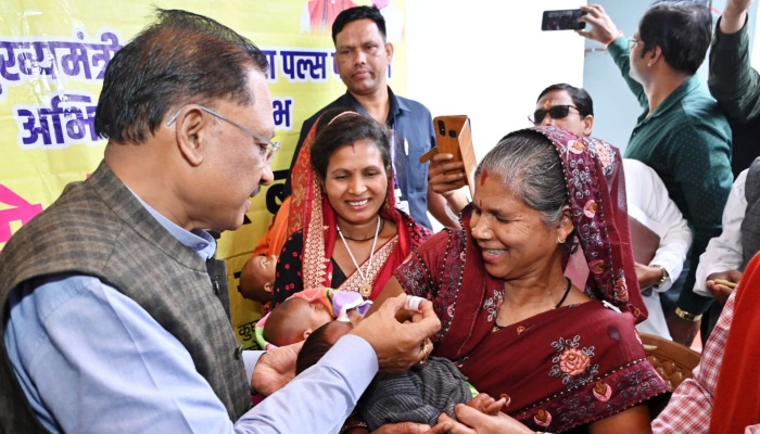 विश्व पोलियो दिवस : पोलियो उन्मूलन के लिए विष्णुदेव साय व श्याम बिहारी जायसवाल की सराहनीय भूमिका