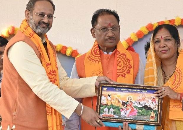 मुख्यमंत्री विष्णु देव साय गरियाबंद में राष्ट्र जागरण 108 कुण्डीय गायत्री महायज्ञ में हुए शामिल