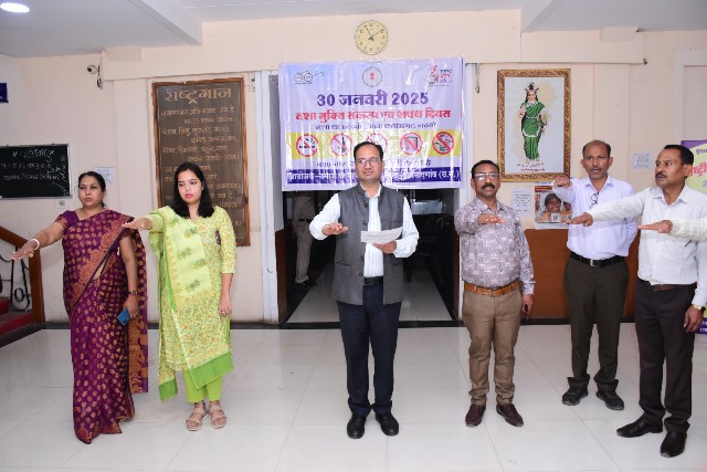 राजनांदगांव : कलेक्टर ने नशे से पीडि़त व्यक्तियों को नशा मुक्ति के लिए प्रेरित करने दिलाया संकल्प