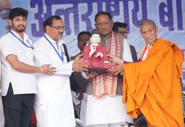 डोंगरगढ़ के प्रज्ञागिरी में 32वां अंतर्राष्ट्रीय बौद्ध सम्मेलन में मुख्यमंत्री हुए शामिल