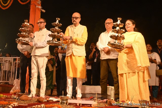 राज्यपाल रमेन डेका ने भगवान श्री राजीव लोचन की पूजा अर्चना कर प्रदेश की खुशहाली की कामना की