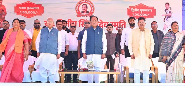 मुख्यमंत्री विष्णुदेव साय अखिल भारतीय गोल्ड कप फुटबॉल प्रतियोगिता के समापन समारोह में हुए शामिल