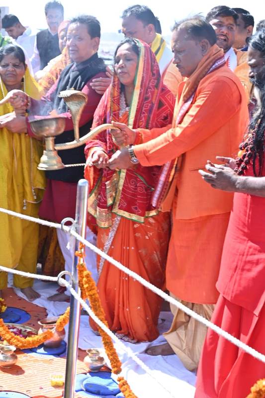 cm-saay-attends-mahakumbh-2025.jpg