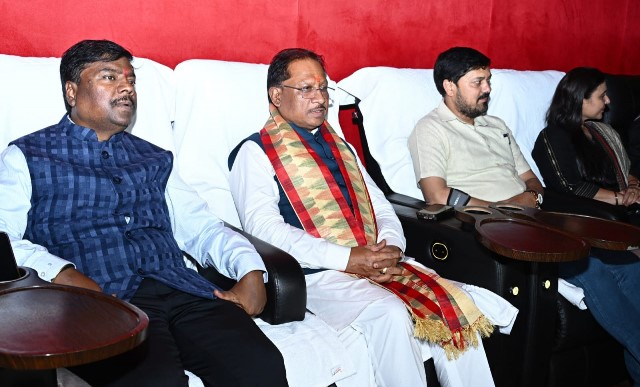 मुख्यमंत्री विष्णुदेव साय ने देखी “छावा’ फिल्म