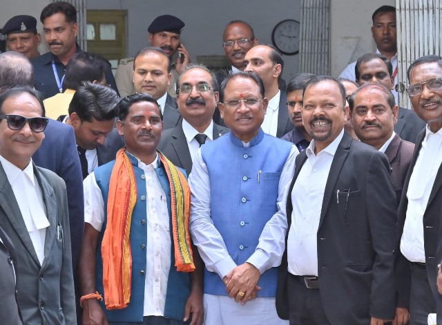 jashpur-bar-council-gets-one-crore-aid-2025.jpg