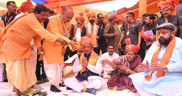 मुख्यमंत्री ने जशपुर जिले में सामूहिक कन्या विवाह कार्यक्रम में शामिल होकर 353 नवविवाहित जोड़ों को दिया आशीर्वाद
