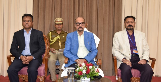 kashmir-students-visit-cg-gov-2025.jpg