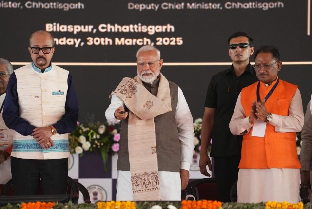 प्रधानमंत्री मोदी से मिली छत्तीसगढ़ को 33 हजार 700 करोड़ रुपए की विकास परियोजनाओं की सौगात: मुख्यमंत्री विष्णुदेव साय ने जताया आभार