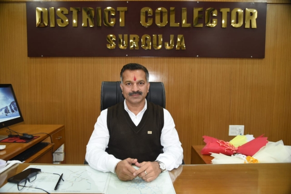 अम्बिकापुर : कलेक्टर ने दिव्यांग बच्चों और वृद्धजनों संग मनाई होली प्रेम, भाईचारा और सौहार्द पूर्वक होली का त्योहार मनाने अपील की