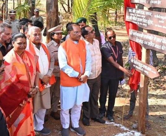 मुख्यमंत्री विष्णुदेव साय ने बगिया में पर्यावरण वाटिका का किया लोकार्पण