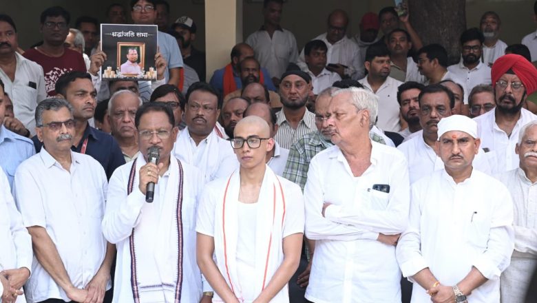 मुख्यमंत्री ने पहलगाम आतंकी हमले में दिवंगत श्री दिनेश मिरानिया के पार्थिव शरीर को दिया कंधा, अंतिम संस्कार में शामिल होकर दी श्रद्धांजलि