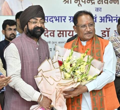 मुख्यमंत्री विष्णु देव साय क्रेडा के नवनियुक्त अध्यक्ष श्री भूपेंद्र सवन्नी के पदभार ग्रहण समारोह में हुए शामिल