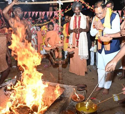 संतों का आशीर्वाद, जनसेवा का संकल्प: मुख्यमंत्री की विश्व शांति अखंड ब्रह्मयज्ञ में आस्था भरी उपस्थिति