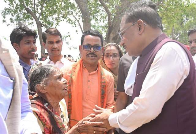 मुख्यमंत्री विष्णुदेव साय ने सक्ति जिले में योजनाओं के क्रियान्वयन की  जमीनी हकीकत की जानकारी ली