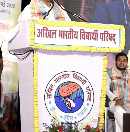 मुख्यमंत्री अखिल भारतीय विद्यार्थी परिषद के नागरिक अभिनंदन समारोह में हुए शामिल