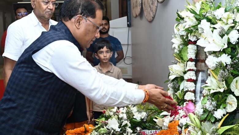 मुख्यमंत्री विष्णु देव साय ने स्वर्गीय श्री रामजीलाल अग्रवाल को दी श्रद्धांजलि