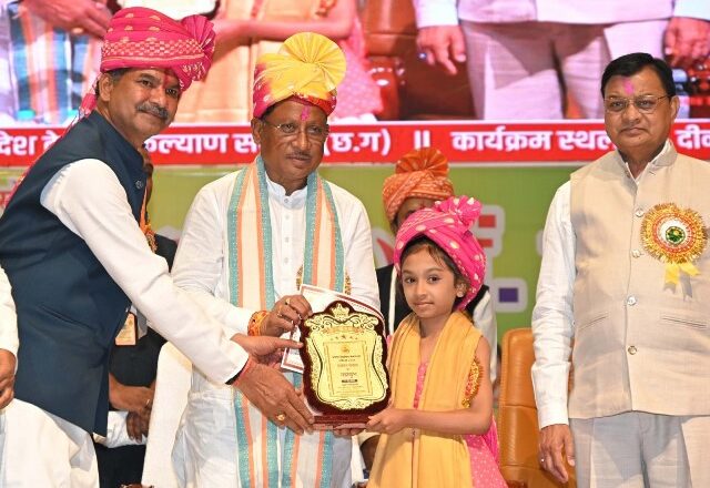 मुख्यमंत्री ने देवांगन समाज के महाकुंभ में समाज के लोगों को विकसित छत्तीसगढ़ के निर्माण में सहभागिता की अपील की