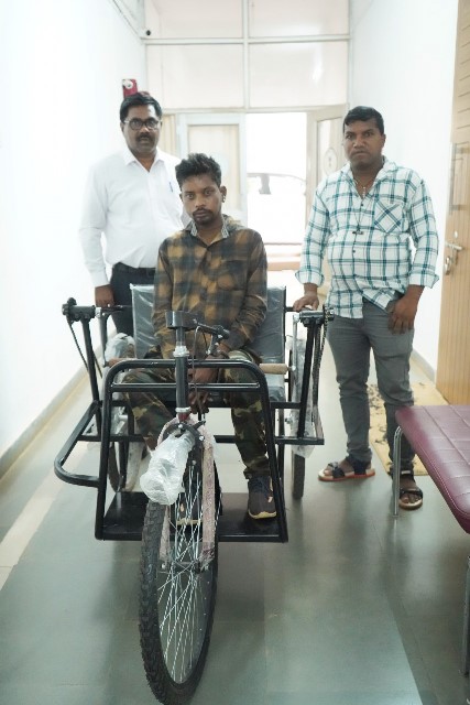 divyang-surajnam-gets-tricycle-2025.jpeg