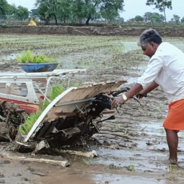 विशेष लेख : खेती में तकनीकी नवाचार से समृद्धि की ओर बढ़ते नवागढ़ के किसान – संतोष साहू बन रहे प्रेरणा स्रोत