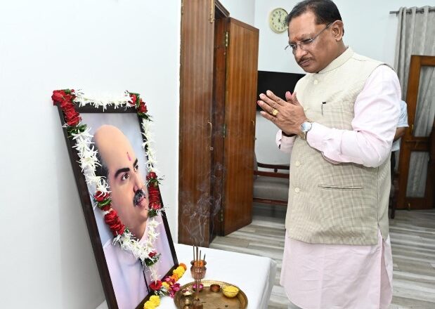 रायपुर : मुख्यमंत्री विष्णु देव साय ने डॉ. श्यामा प्रसाद मुखर्जी की जयंती पर उन्हें नमन किया