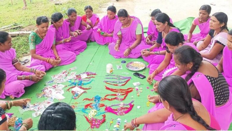 राखी के धागों से बुनी आत्मनिर्भरता की डोर