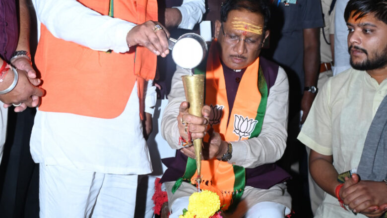 मुख्यमंत्री श्री विष्णुदेव साय महासमुंद में रूद्र महाभिषेक हवन पूजन में हुए शामिल