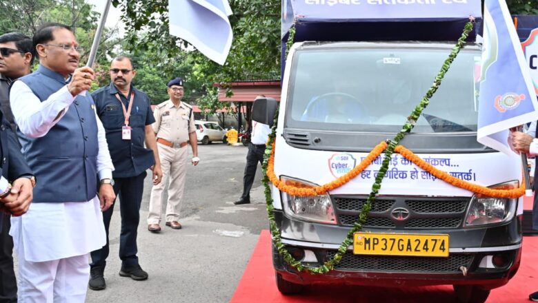मुख्यमंत्री श्री साय ने एसबीआई साइबर सुरक्षा रथ को झंडी दिखाकर किया रवाना