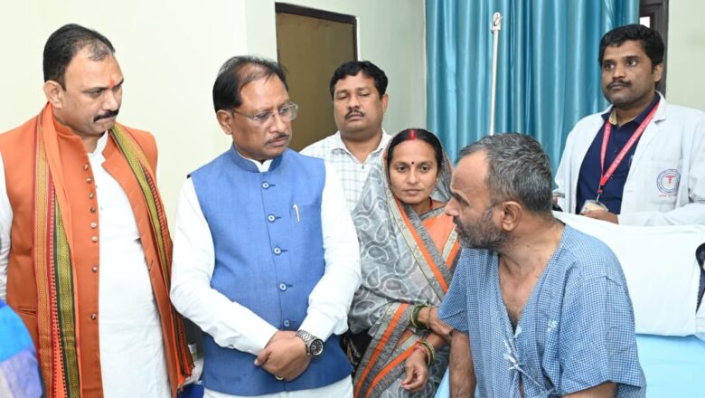 मुख्यमंत्री श्री साय ने एम्स रायपुर में भर्ती विशंभर यादव का जाना कुशलक्षेम: इलाज के लिए 5-5 लाख की आर्थिक सहायता