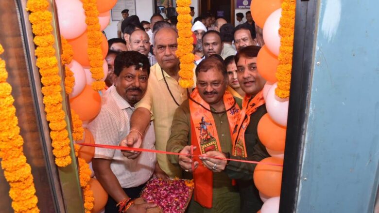 दुर्ग एवं बस्तर संभाग के 876 तीर्थ यात्रियों का दल अयोध्या धाम के लिए रवाना