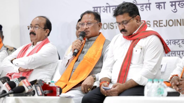 मुख्यधारा में लौटे माओवादी कैडर — बस्तर में शांति, विश्वास और विकास की नई सुबह : मुख्यमंत्री श्री विष्णु देव साय