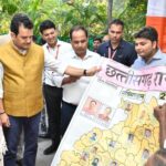 पेंटर शिवकुमार निराला ने मुख्यमंत्री श्री विष्णु देव साय को भेंट किया विशिष्ट ‘राजनीतिक मानचित्र’